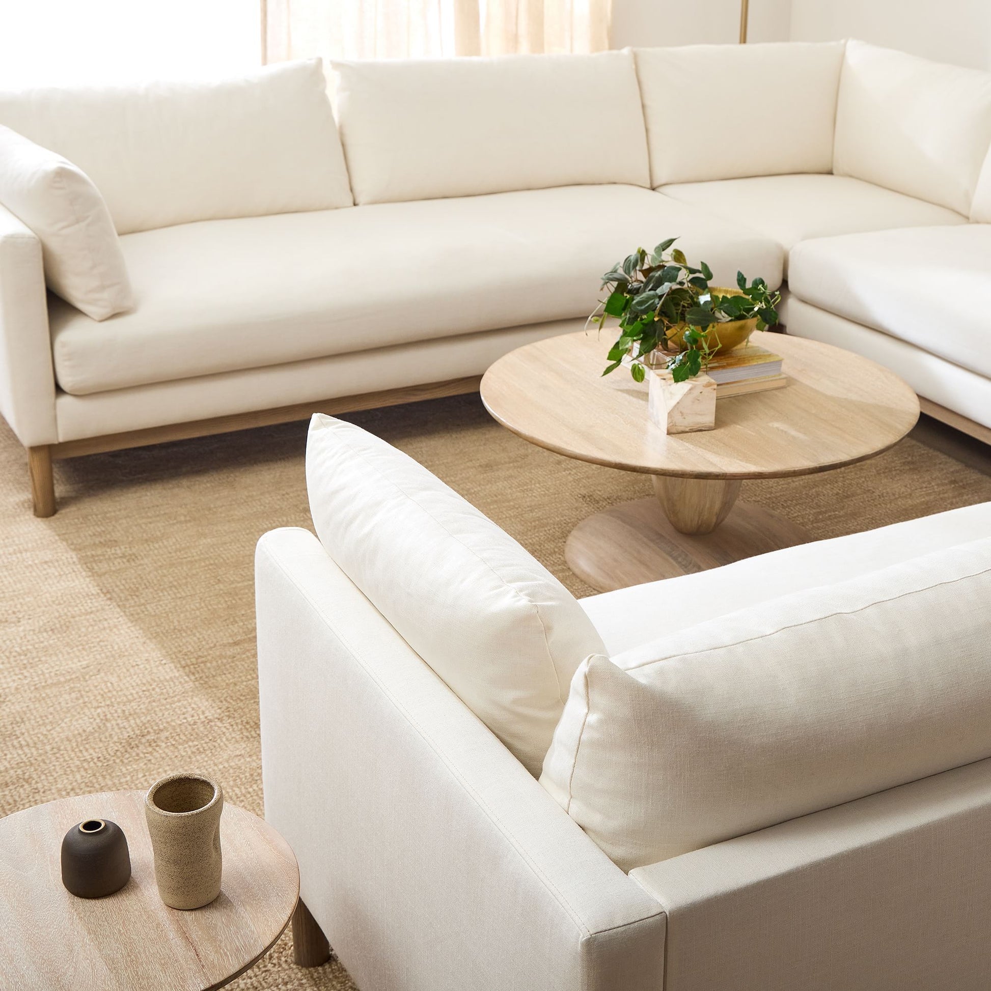 Leandro Round Pedestal Coffee Table - Image 4